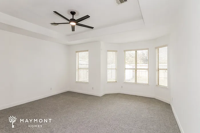 26049 Kingshill Dr — Photo 9