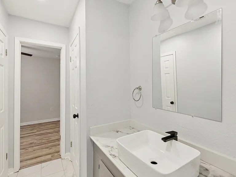 1075 Tallow Tree Ln — Photo 8