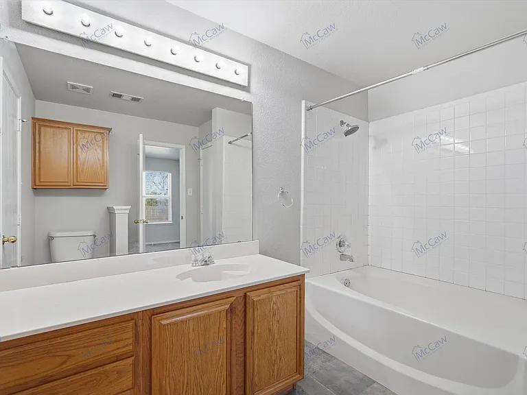 412 Pin Oak Ln — Photo 15