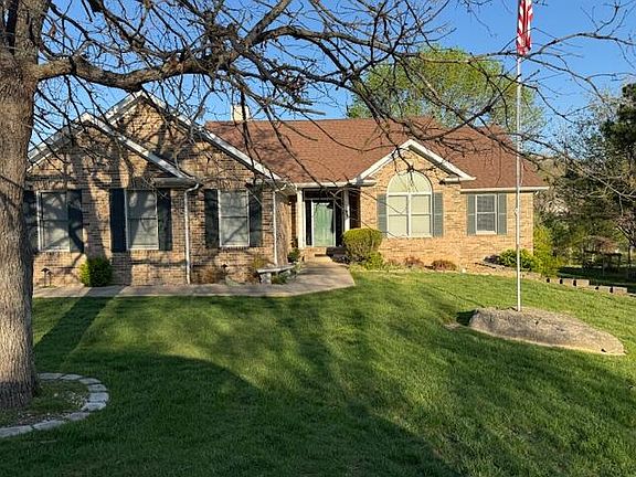 4th image of 705 E Pamela Drive