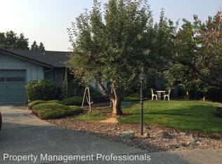 1461 NE Grable Dr, Grants Pass, OR 97526