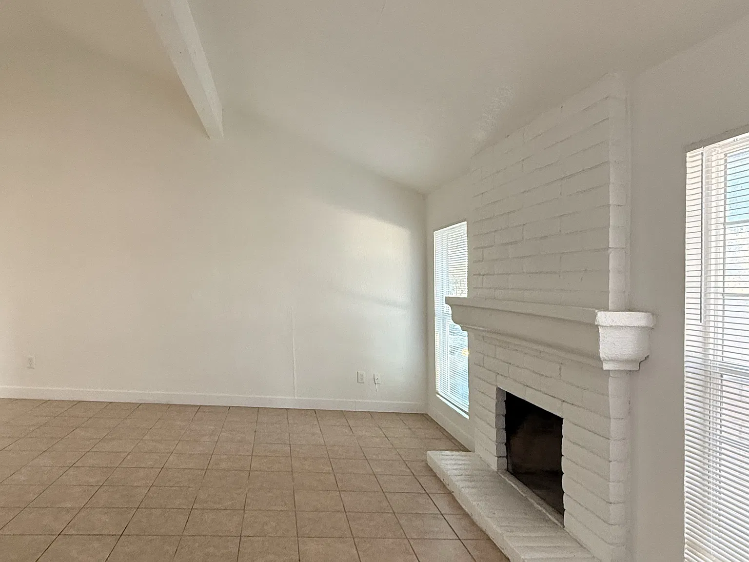 3 bed, 1232 sqft, $2,195 — Photo 3