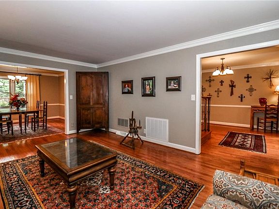 3rd image of 109 Castlewood Dr