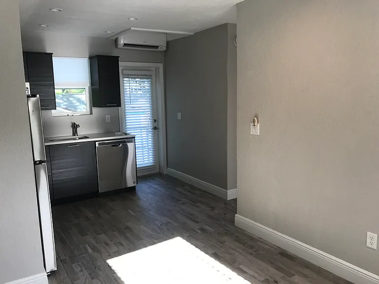 614 Cathcart Ave #E — Photo 5