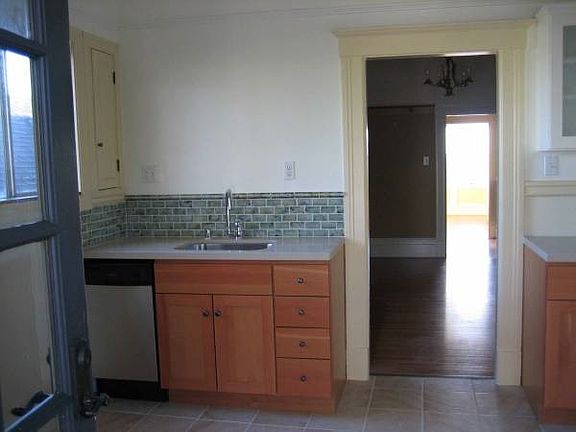 4th image of 61 Carmelita St APT D
