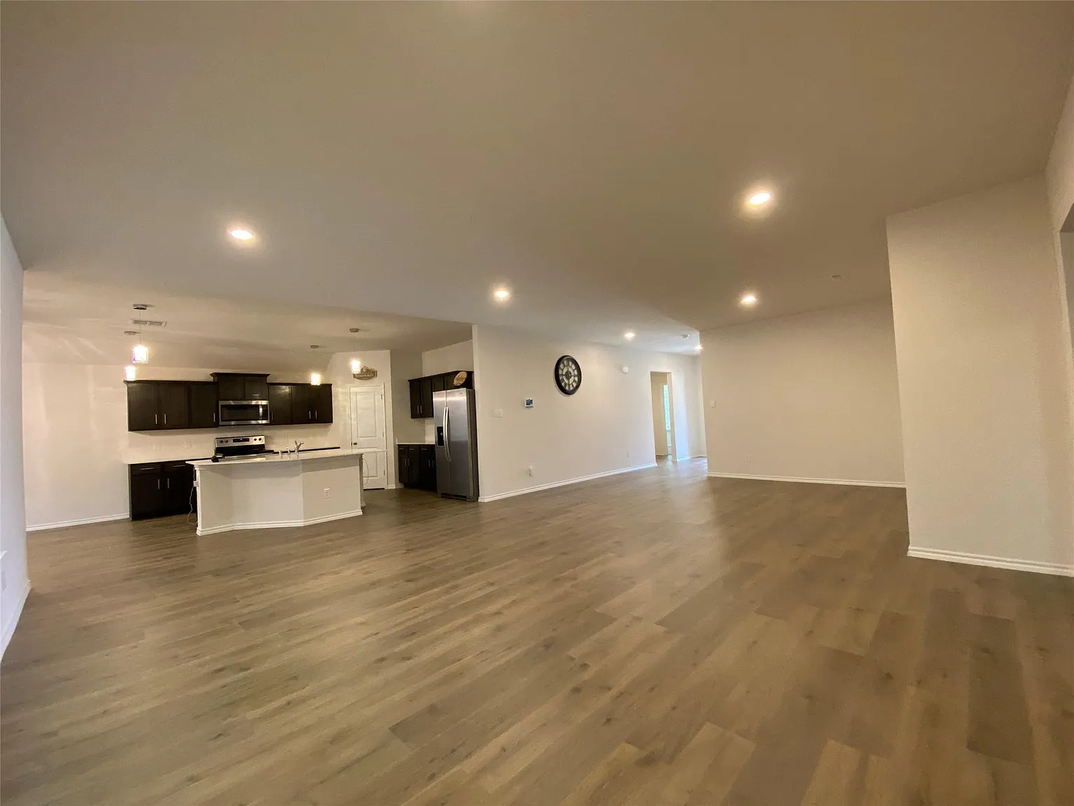 4 bed, 2181 sqft, $1,000 — Photo 2