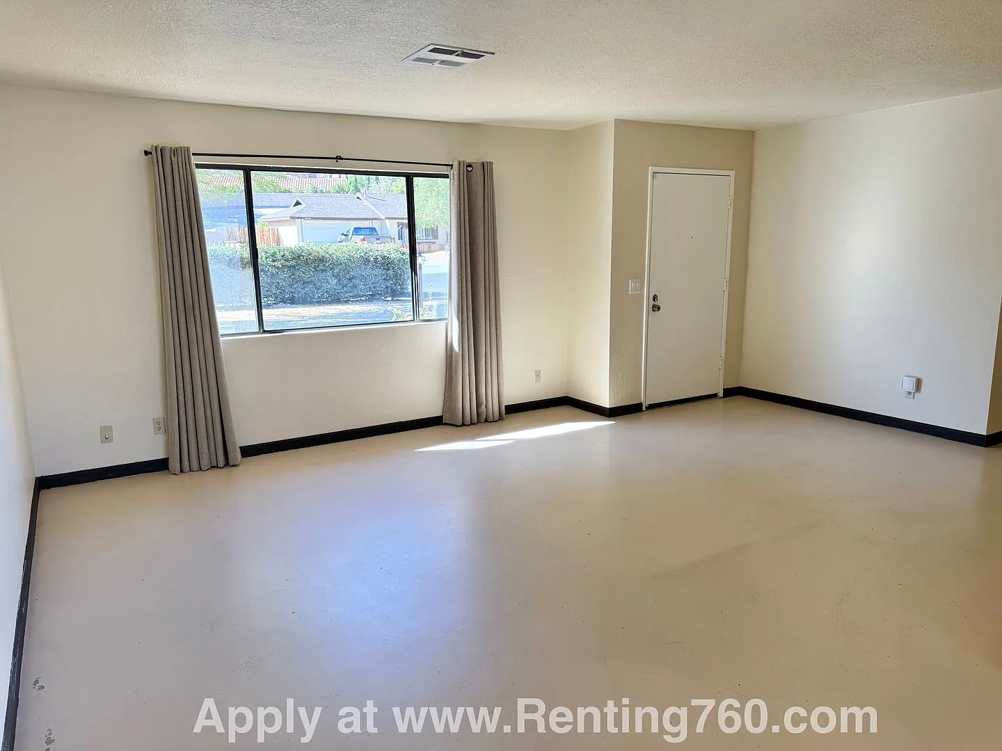 Beautiful Home In The Desirable Country Club Neighborhood! — Photo 3