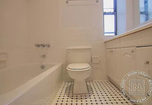 5th image of 78 Bank St APT 20