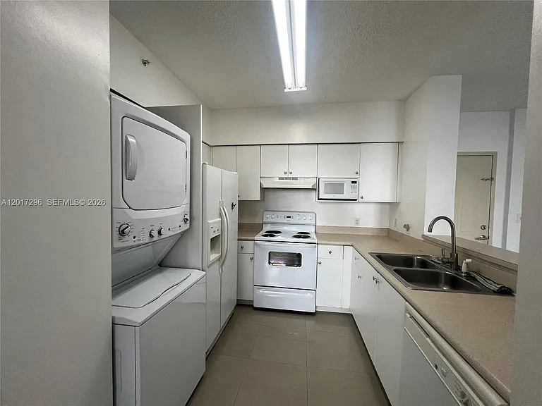 5091 NW 7th St #706 — Photo 10