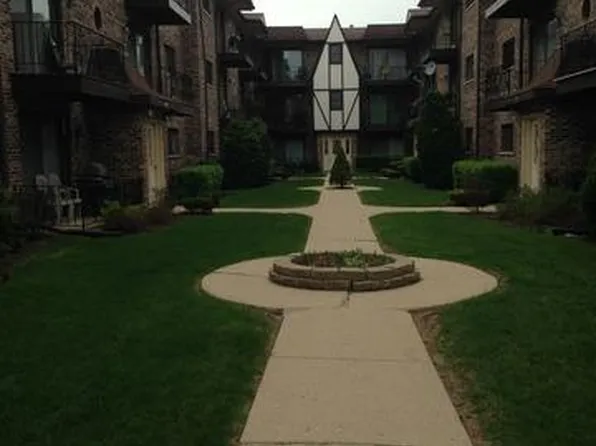 7624 W Lawrence Ave #G-3, Harwood Heights, IL 60706