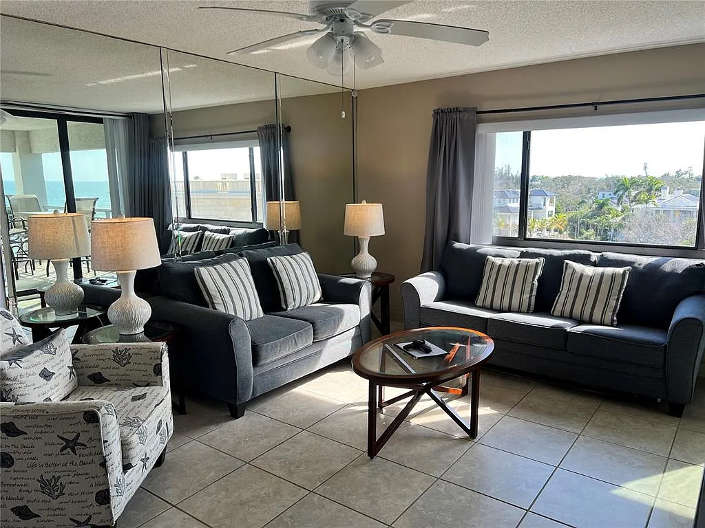 2 bed, 2.0 bath, 1200 sqft, $11,430 — Photo 2