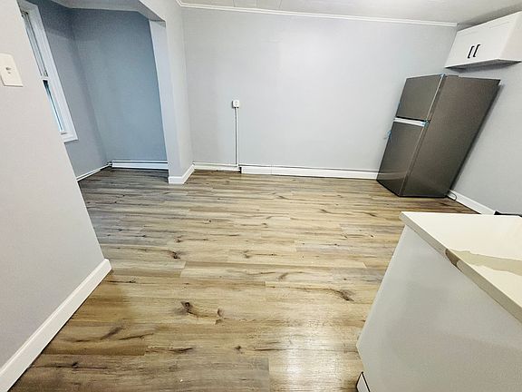 5th image of 142 Court St APT 2
