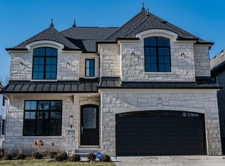 180 N Willow Rd, Elmhurst, IL 60126