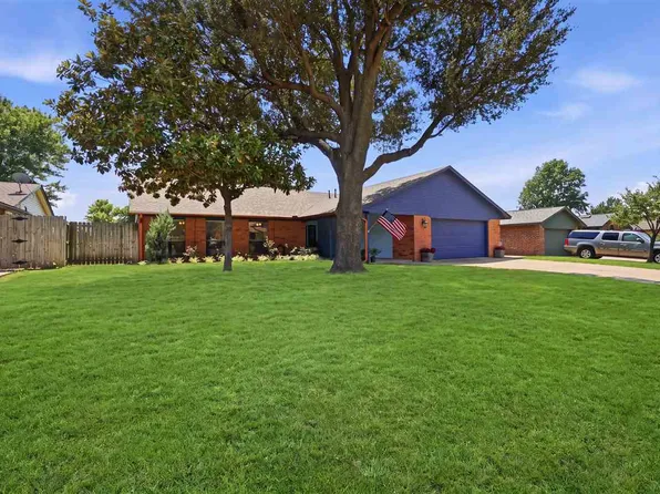 7638 NW Folkstone Way, Lawton, OK 73505