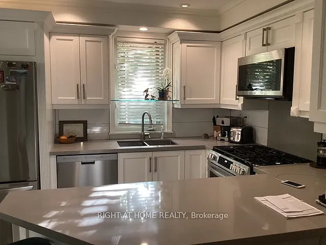 1186 Royal York Rd #2 — Photo 2