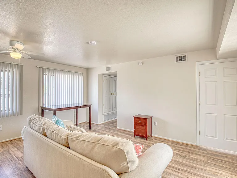 1833 E Water St #2 — Photo 3