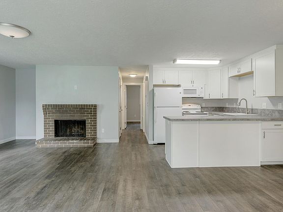 3rd image of 4221 N Vera St