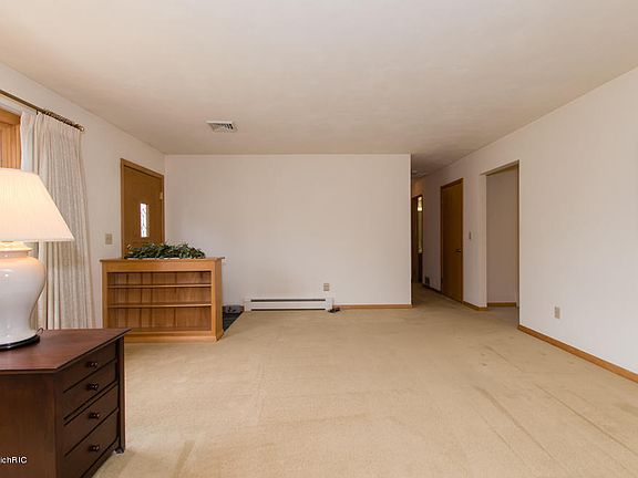 5th image of 291 Eaton St