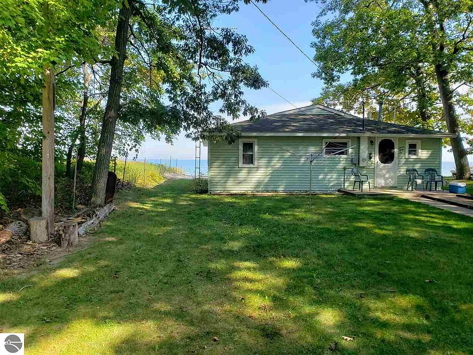 1st image of 746 N Point Ln