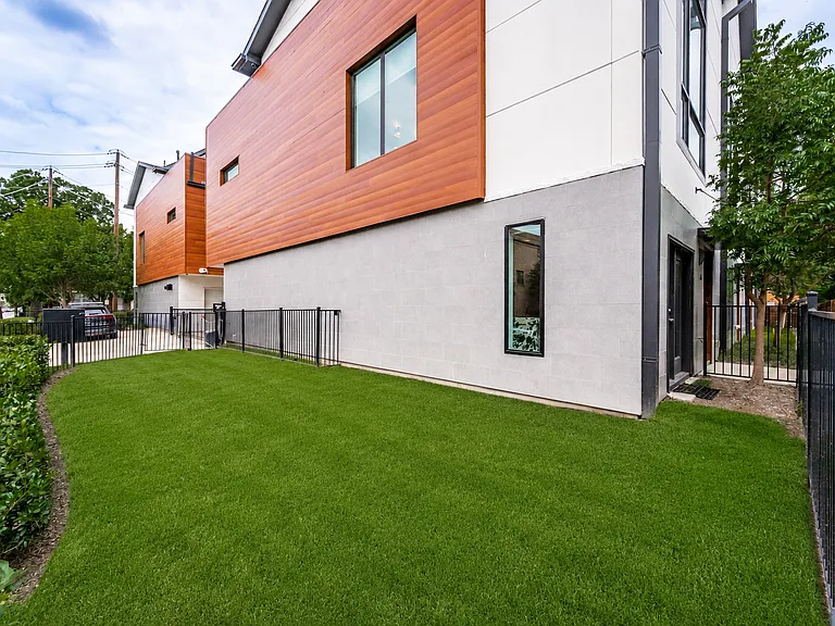 3880 Munger Ave #6 — Photo 2