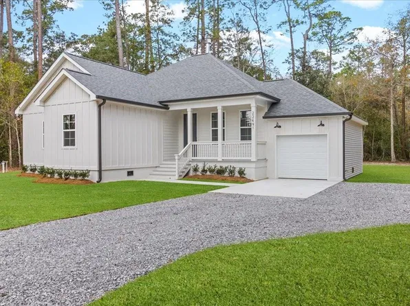 22491 Treadaway St, Mandeville, LA 70471