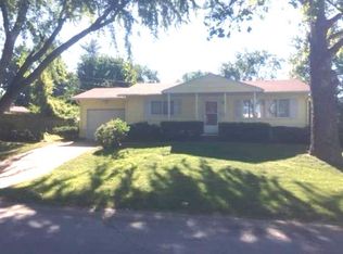 3005 Magnolia Dr, Bettendorf, IA 52722
