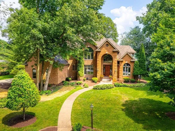 388 Deer Ridge Rd, Valparaiso, IN 46385