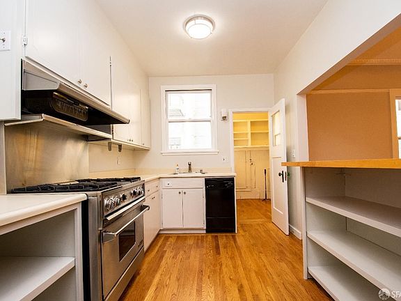 5th image of 128 Bernard St