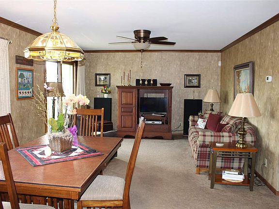 5th image of 221 Oakwood Dr