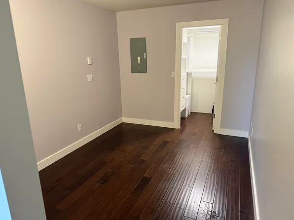 5723 Balsam St #211, Vancouver, BC V6M 4B8