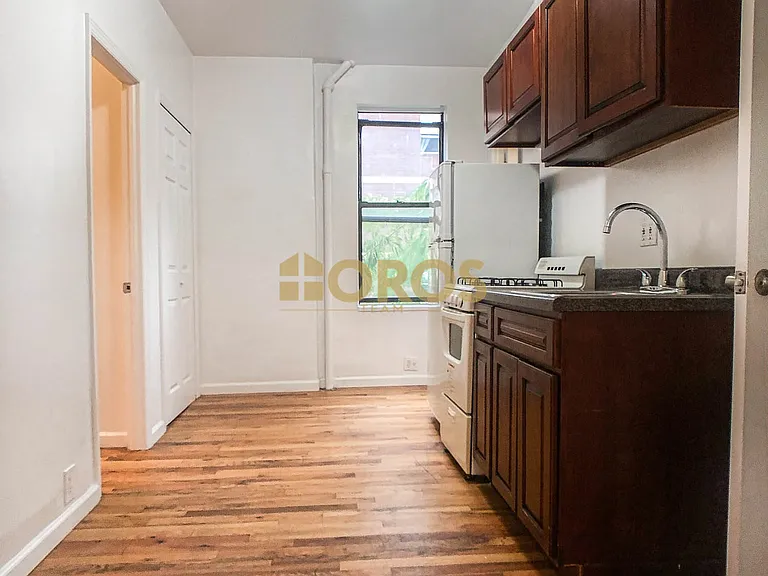 238 E 7th St #14 — Photo 2