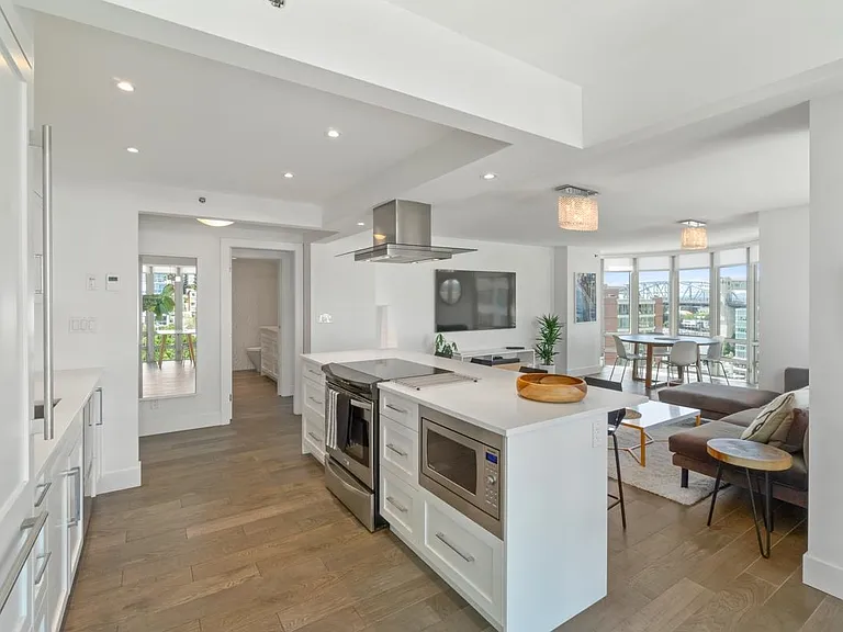 1501 Howe St #1104 — Photo 8