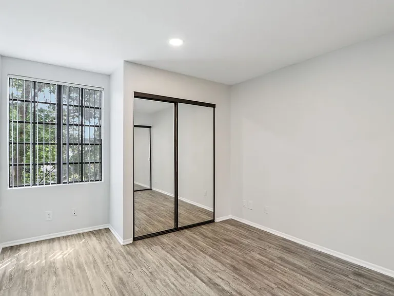 5235 Kester Ave — Photo 21