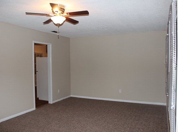 2nd image of 2908 Walton Cir