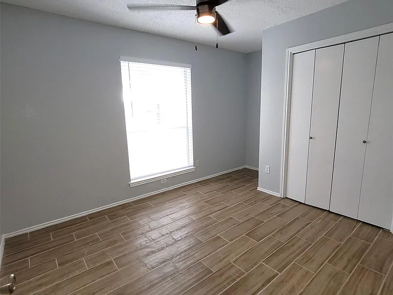 1306 York Castle Dr #B — Photo 16