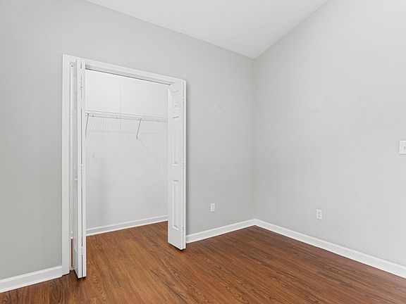 4th image of 120 Charmar Way