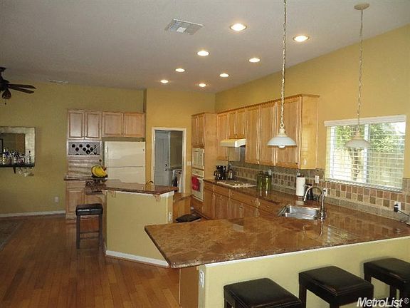 4th image of 1051 Windjammer Dr