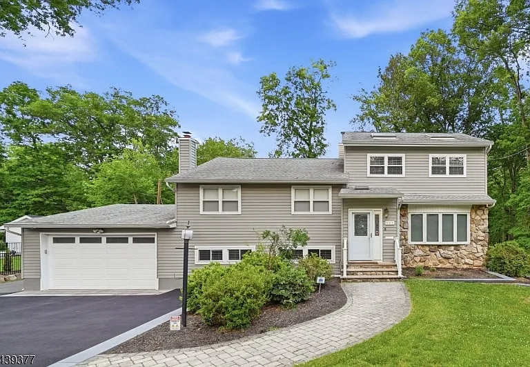 47 Crossbrook Rd — Photo 1