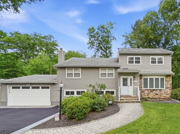 47 Crossbrook Rd, Livingston, NJ 07039