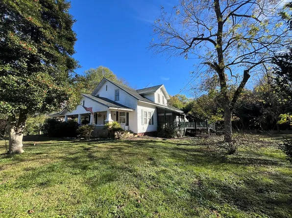 295 Wolfe St, Cohutta, GA 30710