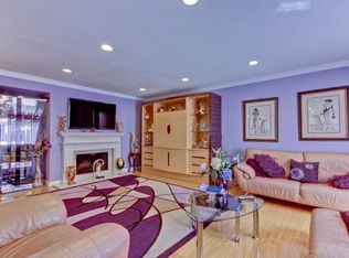 18643 Burbank Blvd #9, Tarzana, CA 91356