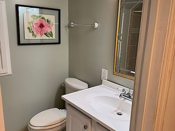 5th image of 1006 Willingham Rd