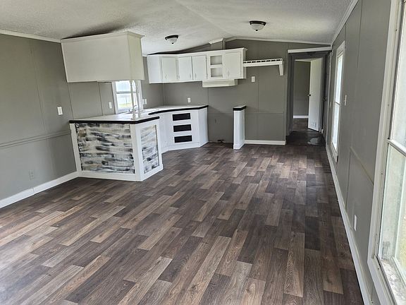 2nd image of 2324 Turnberry Rd