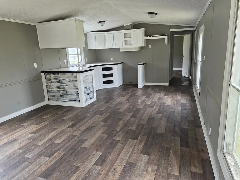 2324 Turnberry Rd — Photo 2