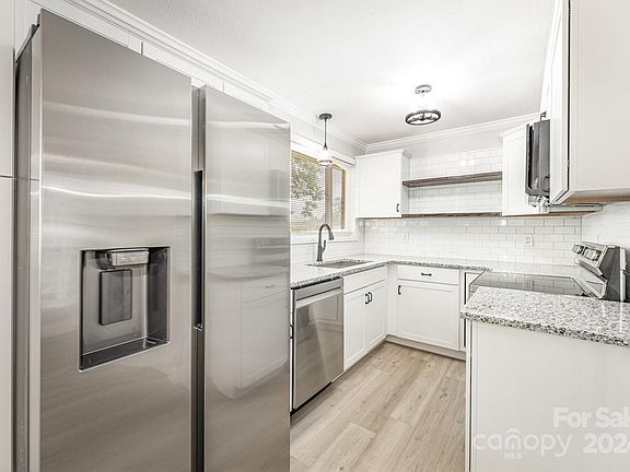 3rd image of 1006 Radio Rd #13-16