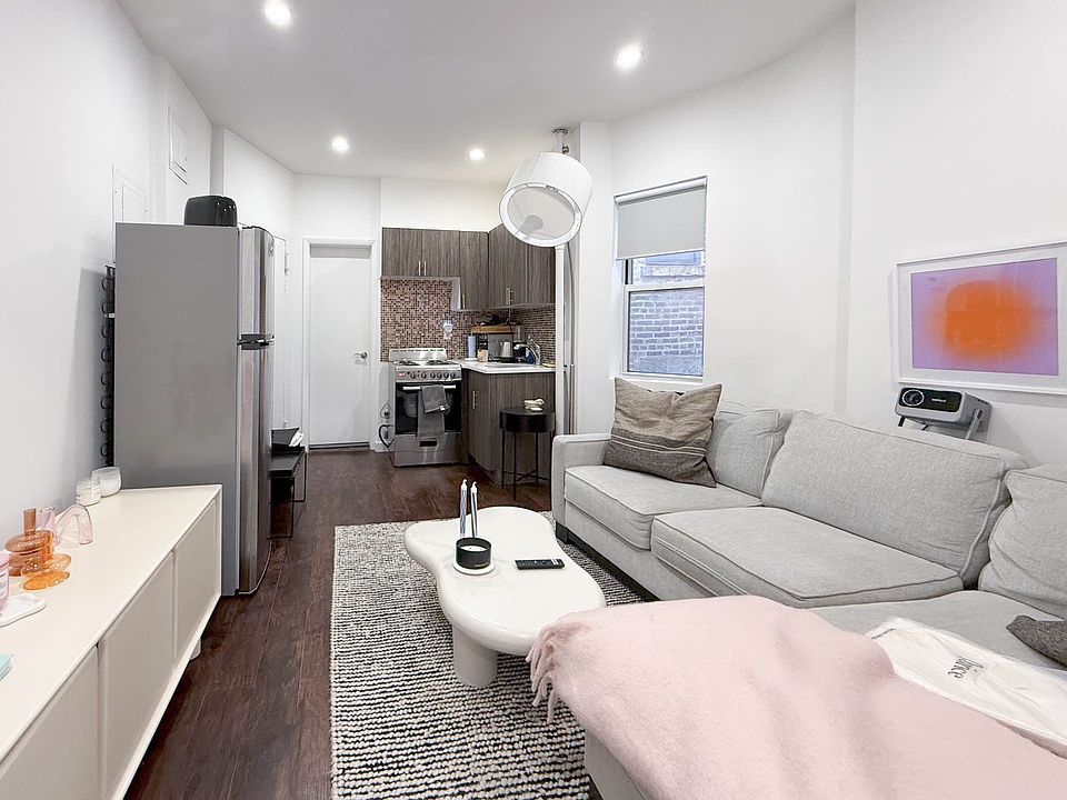 2nd image of 139 Mulberry St APT 19