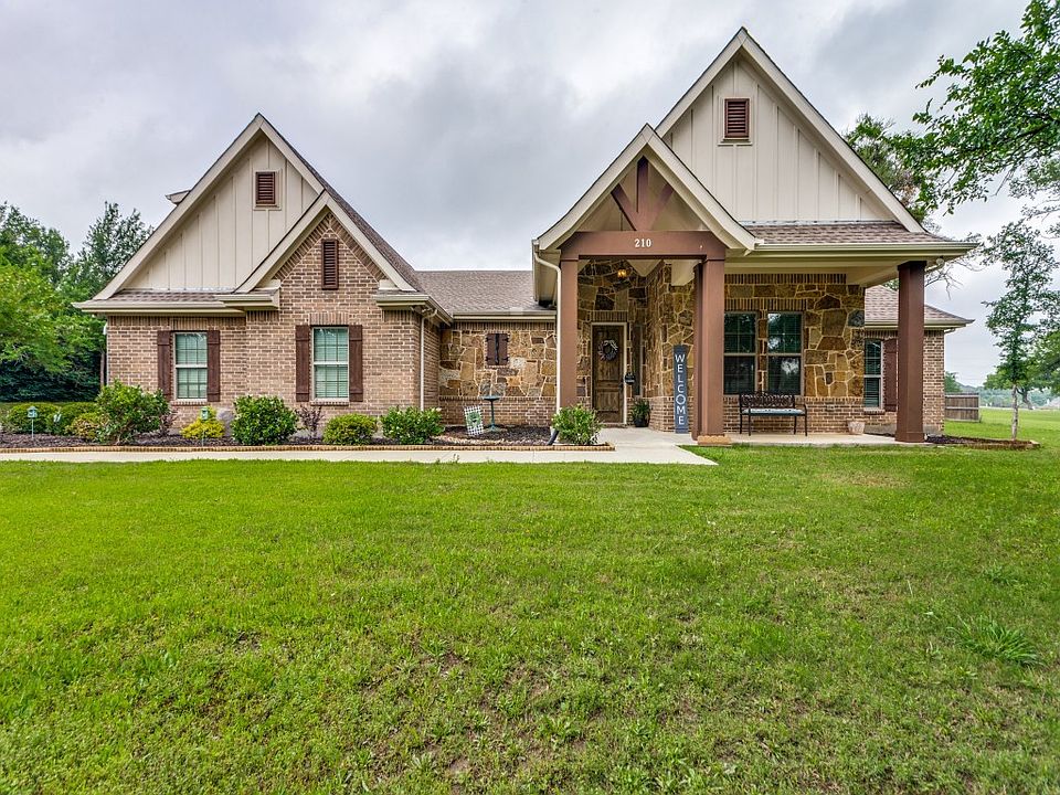 1st image of 210 Oakwood Ct