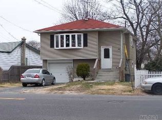 1377 Manatuck Blvd, Bay Shore, NY 11706