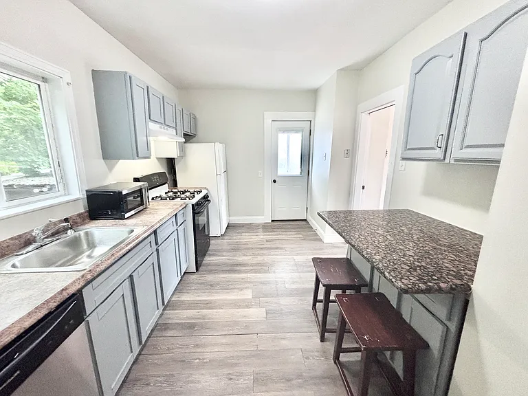 121 Winthrop St #1 — Photo 4