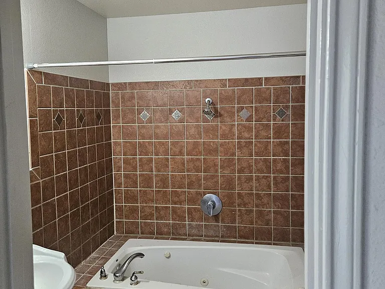 1007 Lynhurst Ave — Photo 7